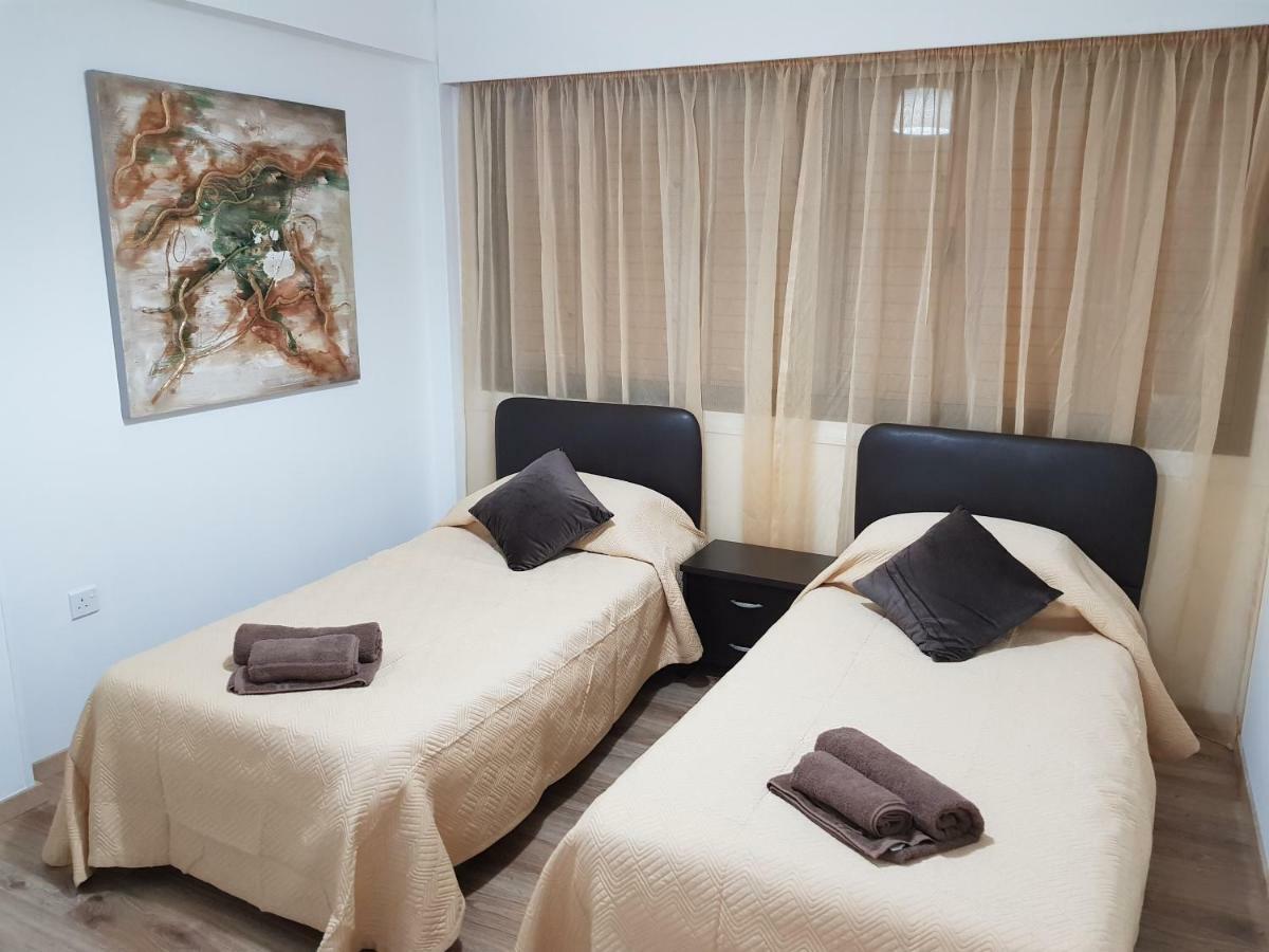 Haig'S Dream Flat On The Beach Larnaca Esterno foto