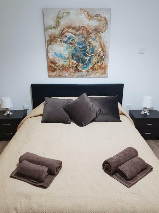 Haig'S Dream Flat On The Beach Larnaca Esterno foto