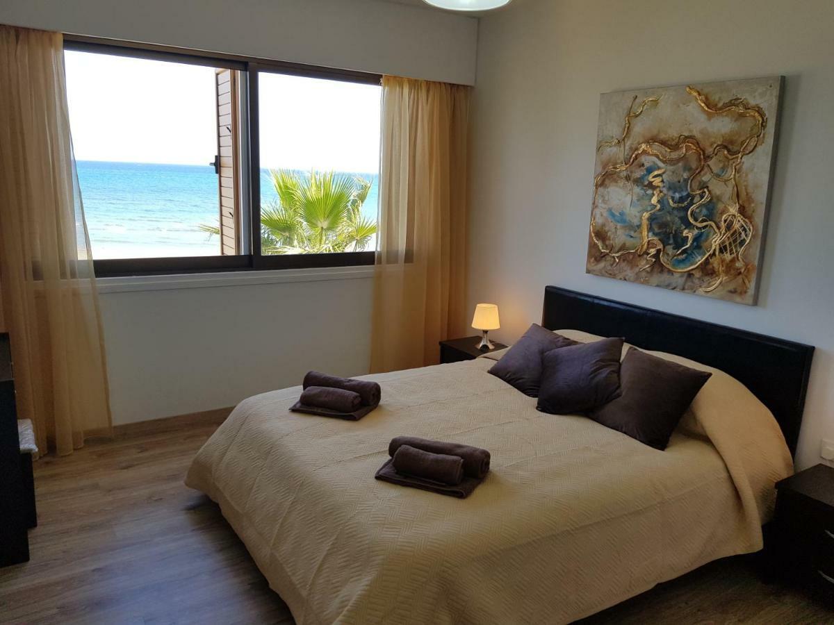 Haig'S Dream Flat On The Beach Larnaca Esterno foto