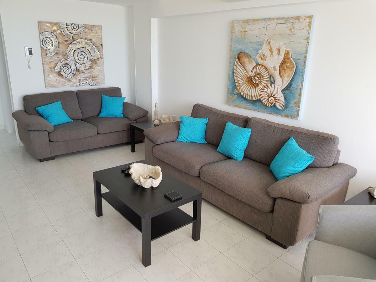 Haig'S Dream Flat On The Beach Larnaca Esterno foto