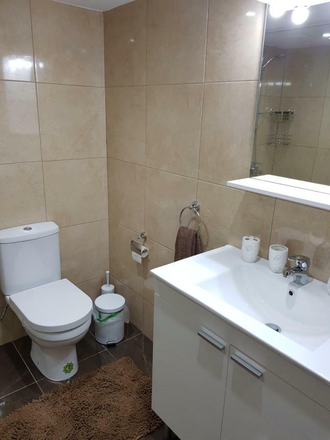 Haig'S Dream Flat On The Beach Larnaca Esterno foto