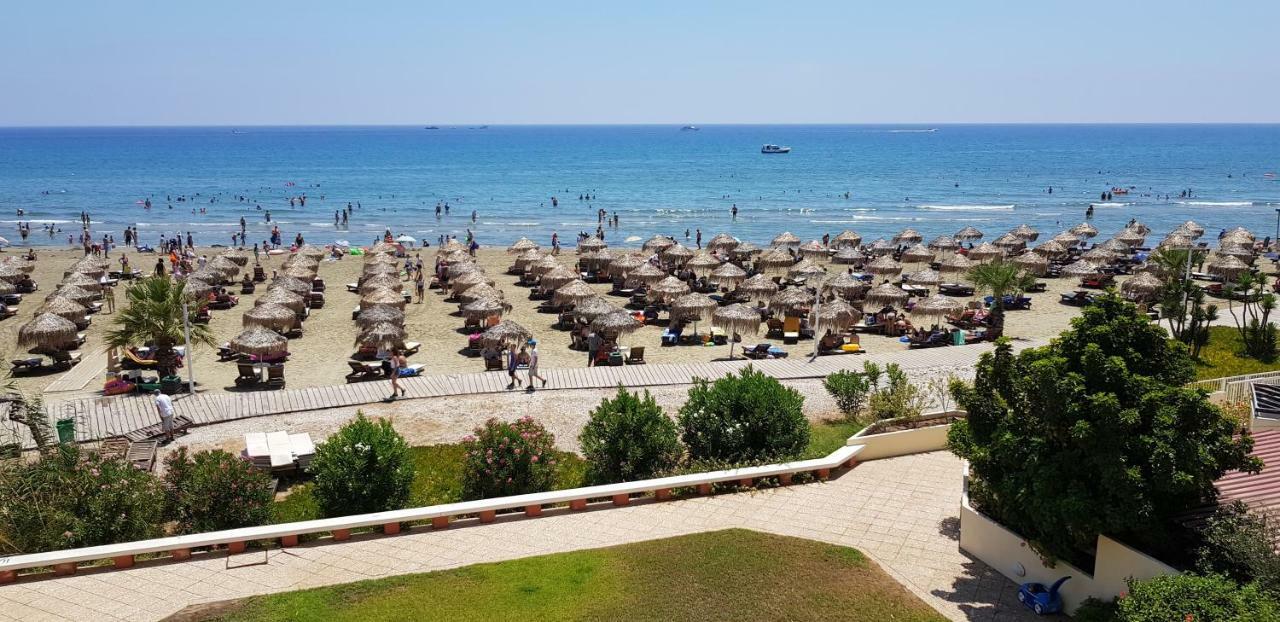 Haig'S Dream Flat On The Beach Larnaca Esterno foto