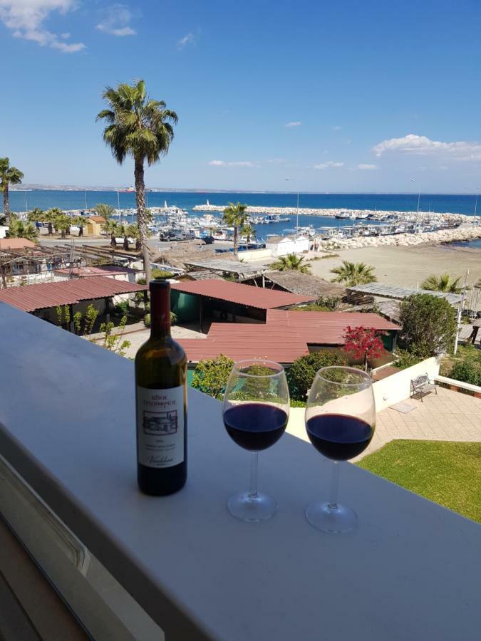 Haig'S Dream Flat On The Beach Larnaca Esterno foto