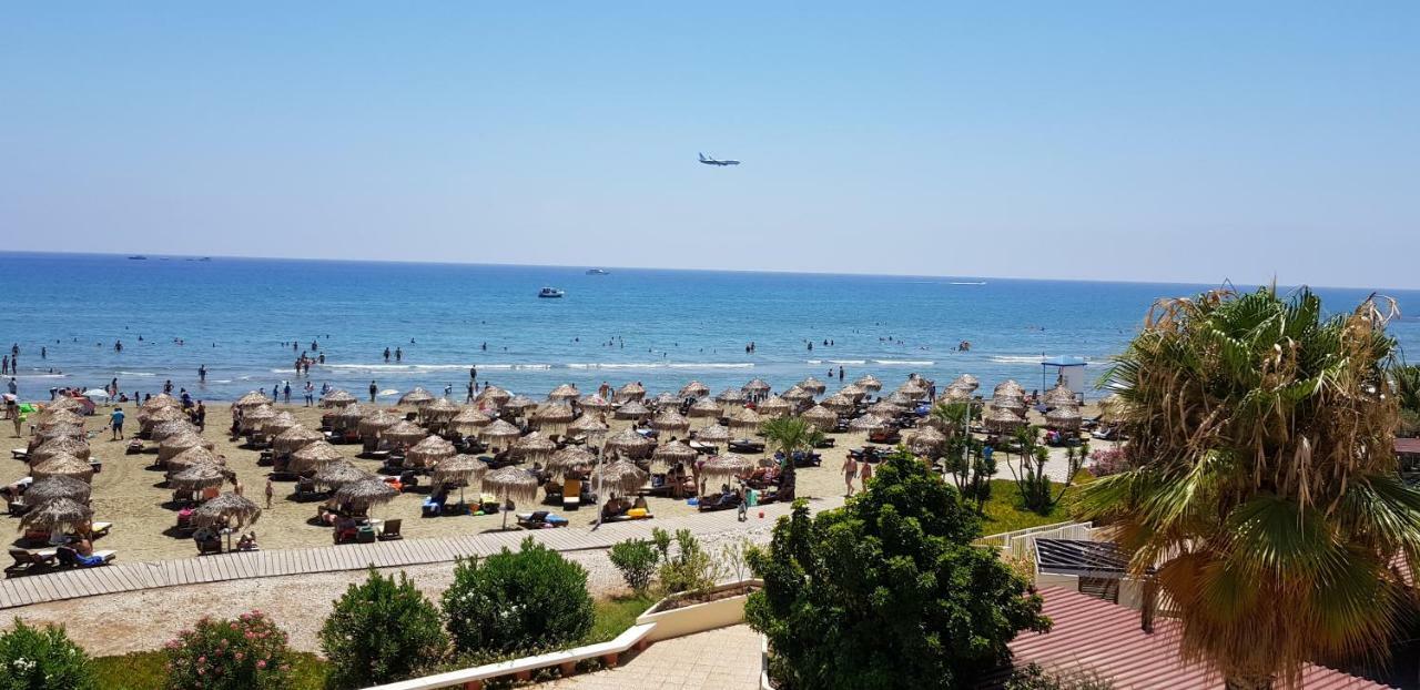 Haig'S Dream Flat On The Beach Larnaca Esterno foto