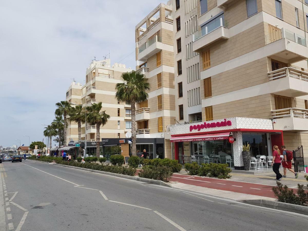 Haig'S Dream Flat On The Beach Larnaca Esterno foto
