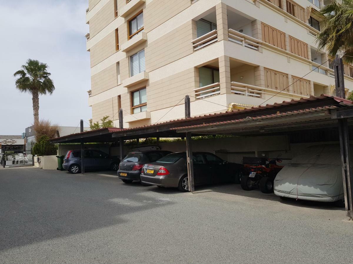Haig'S Dream Flat On The Beach Larnaca Esterno foto