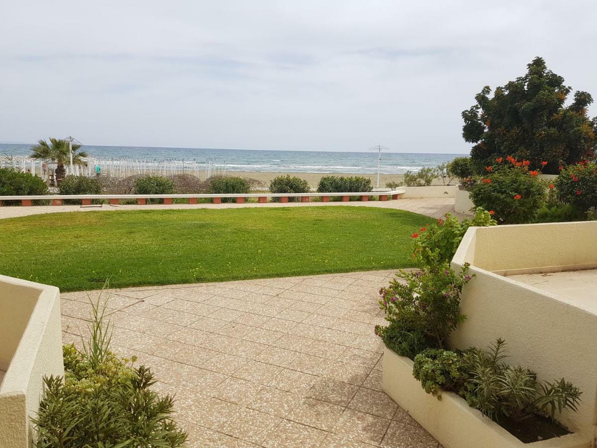 Haig'S Dream Flat On The Beach Larnaca Esterno foto